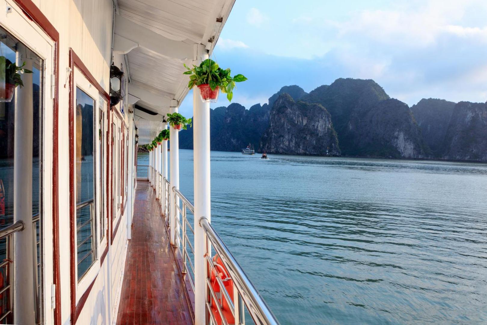 Cozy Bay Classic Cruise Халонг Екстер'єр фото