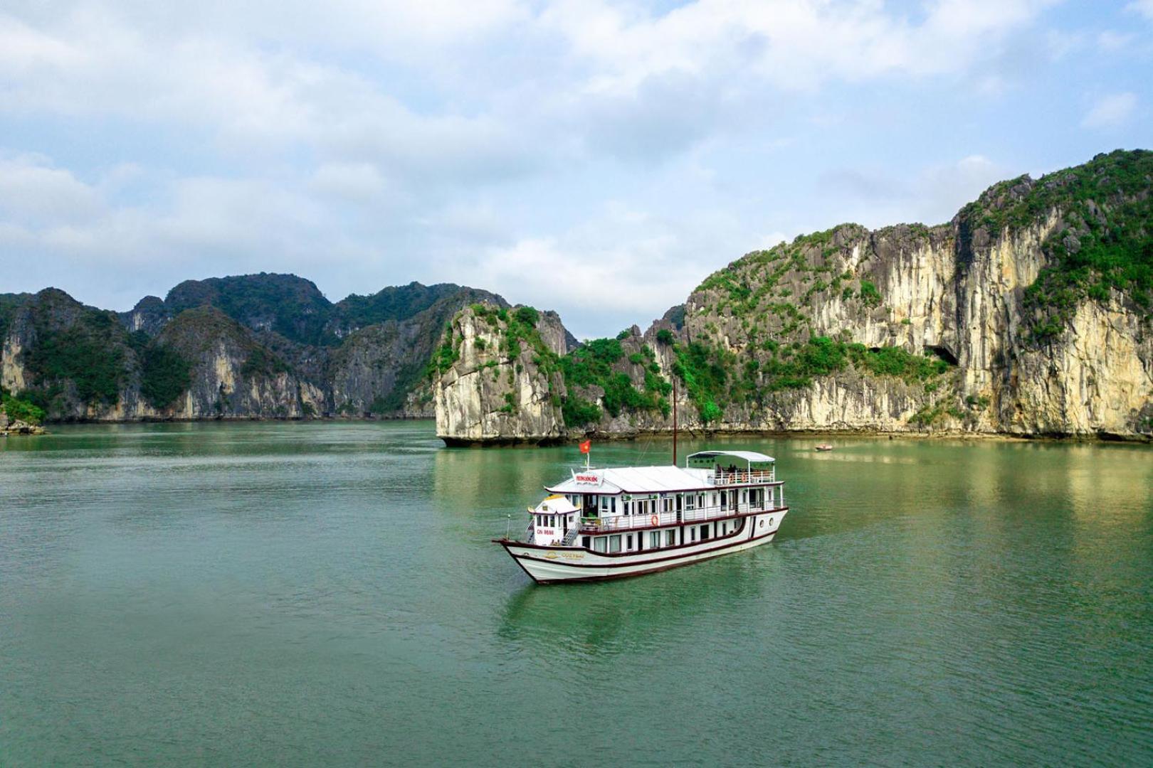 Cozy Bay Classic Cruise Халонг Екстер'єр фото